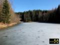 Teich im Grund des Gorßen Ortsbachs bei Breitenbrunn im Erzgebirge 13. März 2014.JPG